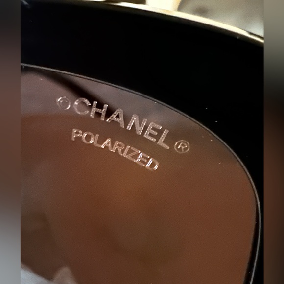 CHANEL Black and White Sunglasses with Polarized Lenses - Picture 6 of 9